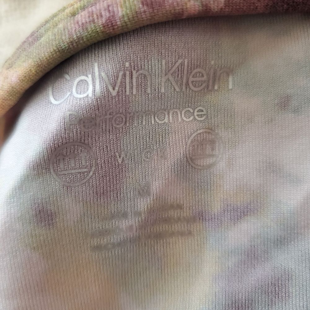 Calvin Klein Performance Printed Racerback Cropped Tank Top - Picture 12 of 13